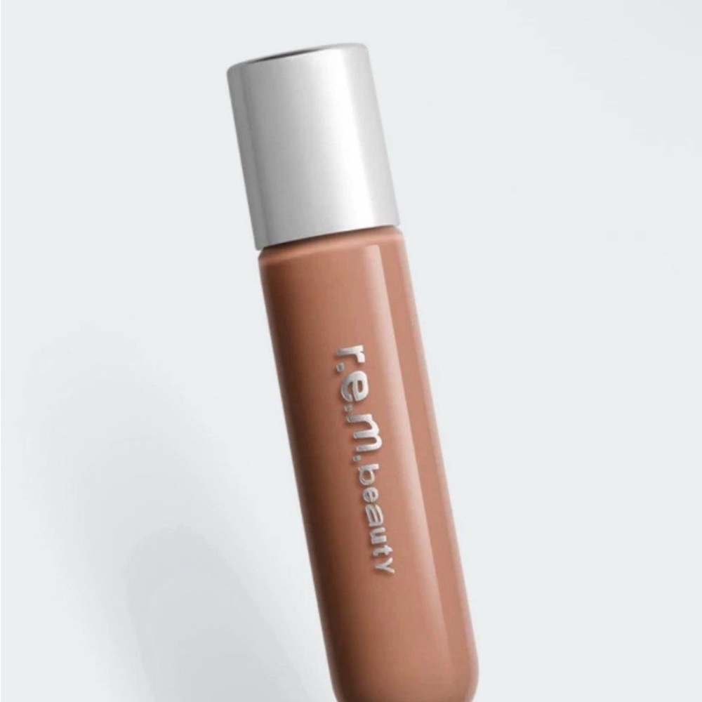 r.e.m. beauty On Your Collar Plumping Lipgloss in Away Message